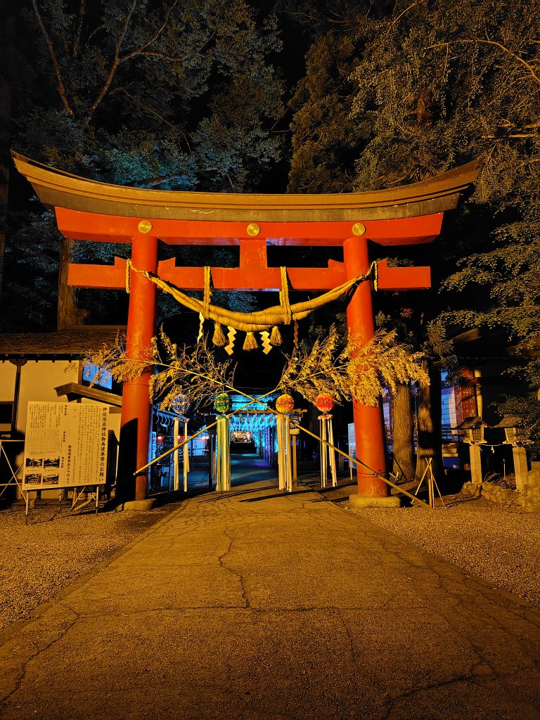 伊佐須美神社　鳥居（夜）