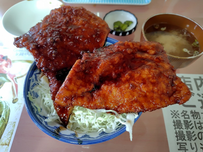 白孔雀ソースカツ丼